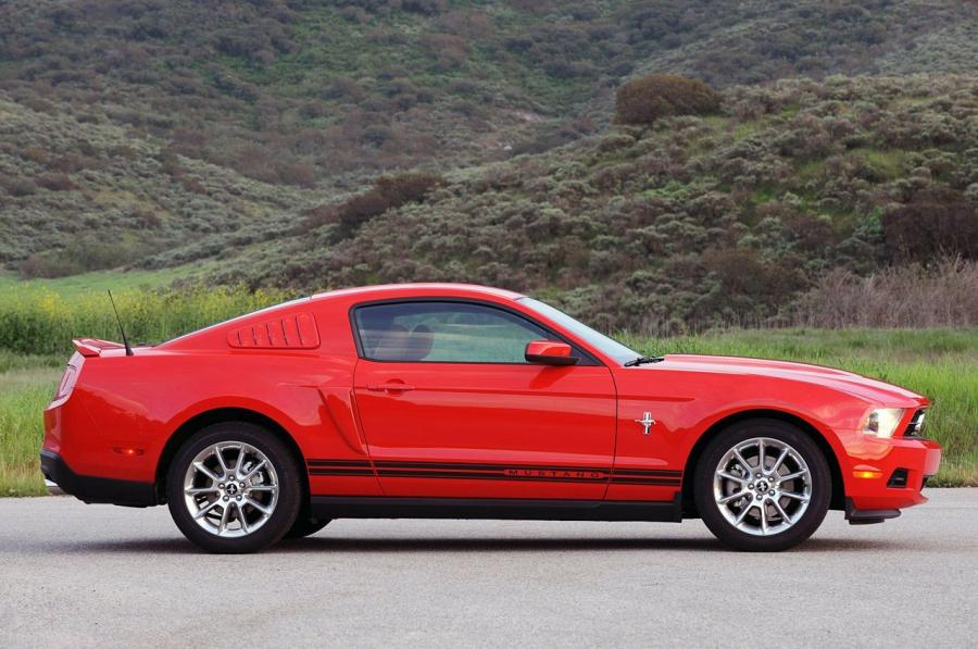  Ford Mustang V6 2011 года  (фото 31 из 93)
